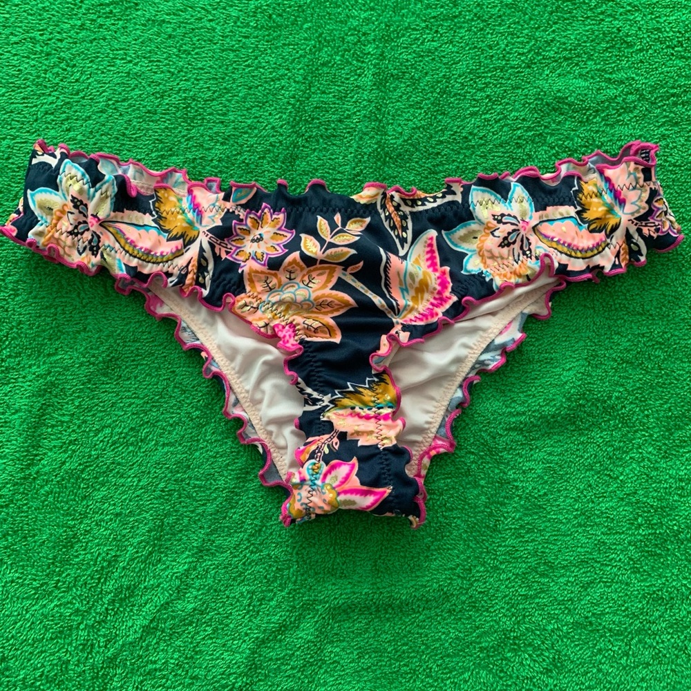 Cheeky bikini bottoms